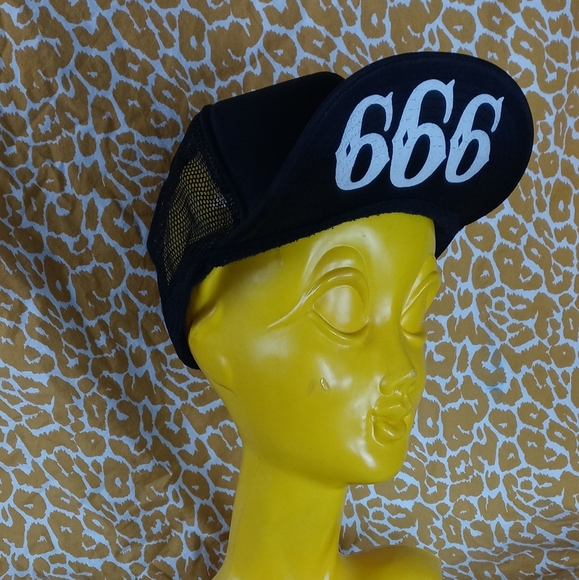 black snapback hat - Picture 1 of 4